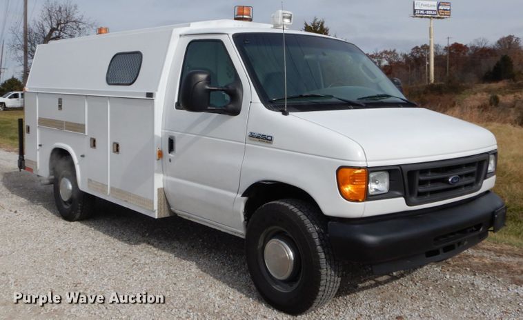 image for item DH5028 2006 Ford E350 Super Duty utility van