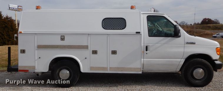 image for item DH5028 2006 Ford E350 Super Duty utility van