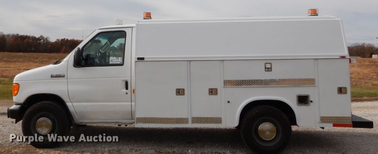 image for item DH5028 2006 Ford E350 Super Duty utility van