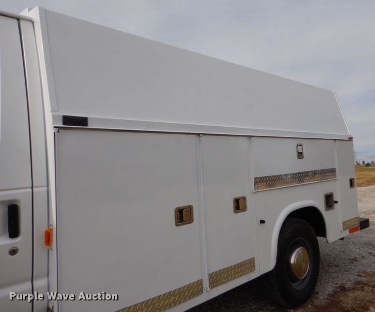 image for item DH5028 2006 Ford E350 Super Duty utility van