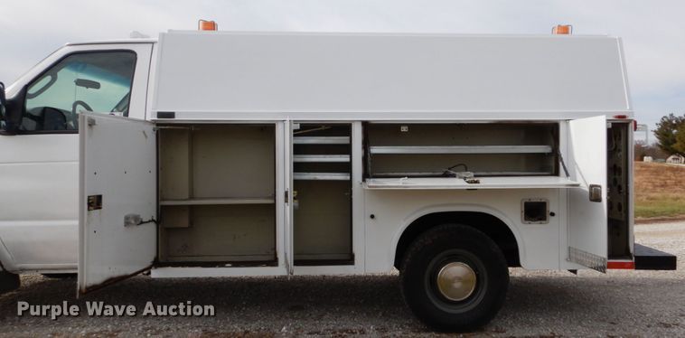 image for item DH5028 2006 Ford E350 Super Duty utility van