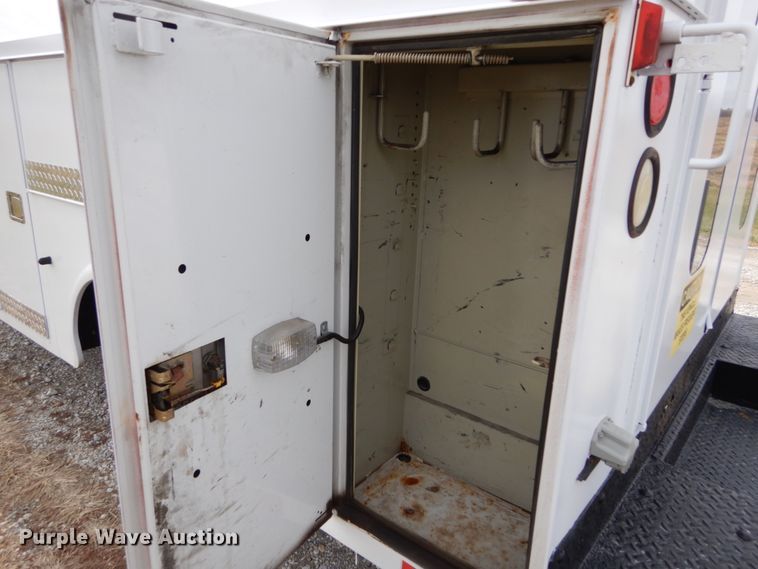 image for item DH5028 2006 Ford E350 Super Duty utility van