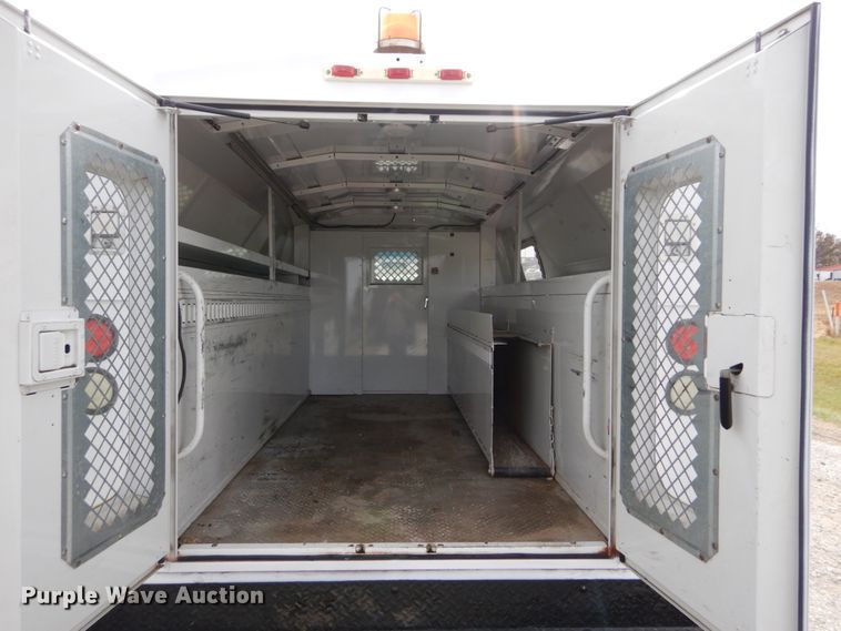 image for item DH5028 2006 Ford E350 Super Duty utility van