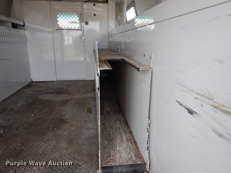 image for item DH5028 2006 Ford E350 Super Duty utility van