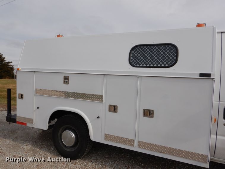 image for item DH5028 2006 Ford E350 Super Duty utility van