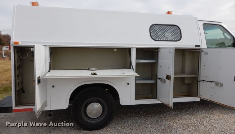 image for item DH5028 2006 Ford E350 Super Duty utility van