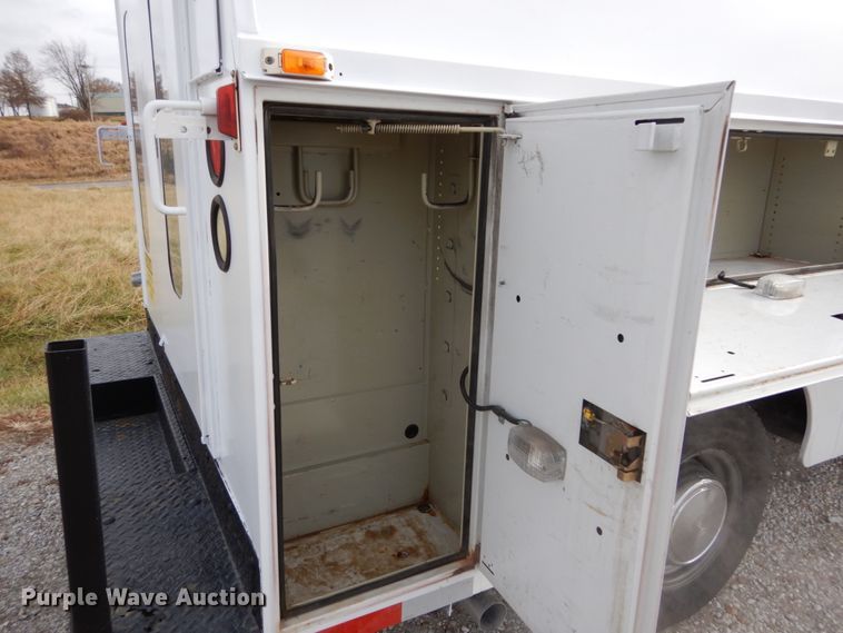 image for item DH5028 2006 Ford E350 Super Duty utility van