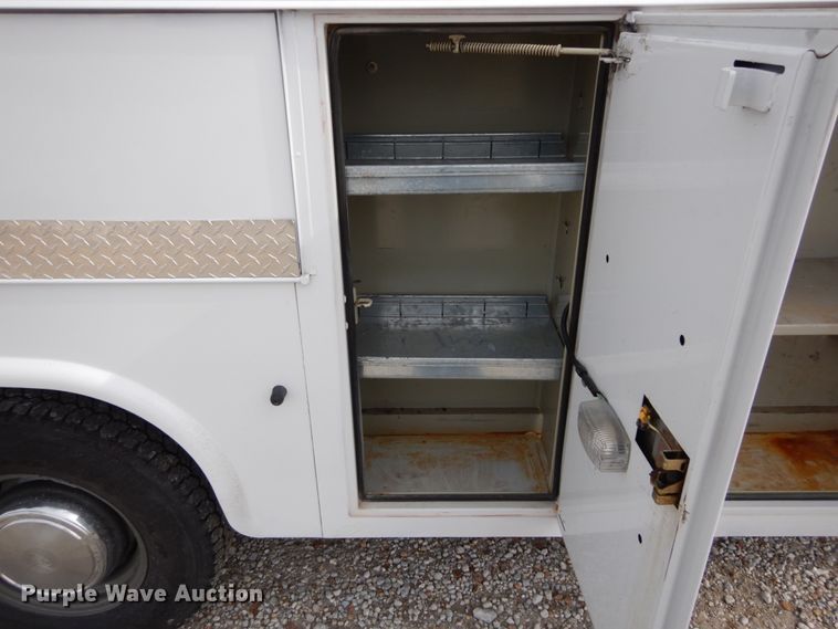 image for item DH5028 2006 Ford E350 Super Duty utility van