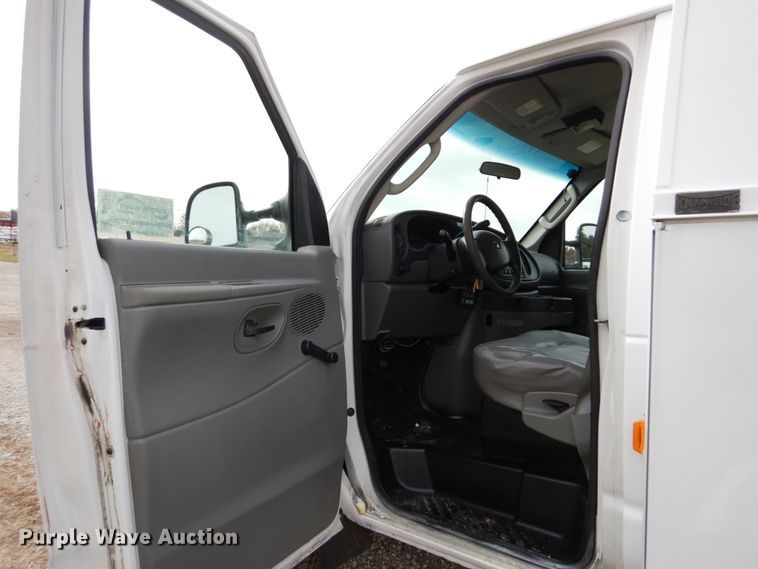 image for item DH5028 2006 Ford E350 Super Duty utility van