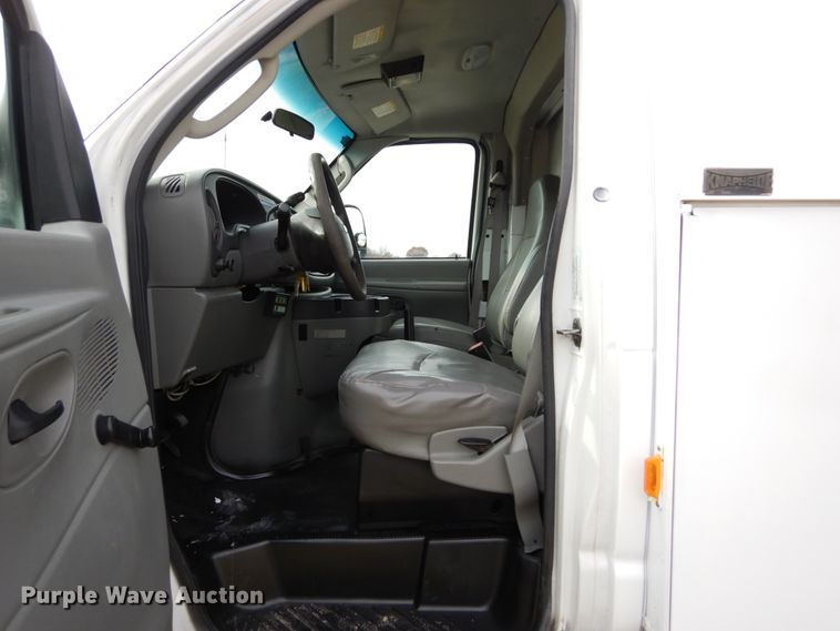 image for item DH5028 2006 Ford E350 Super Duty utility van