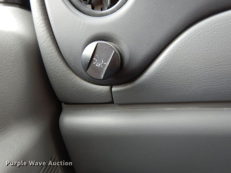 image for item DH5028 2006 Ford E350 Super Duty utility van