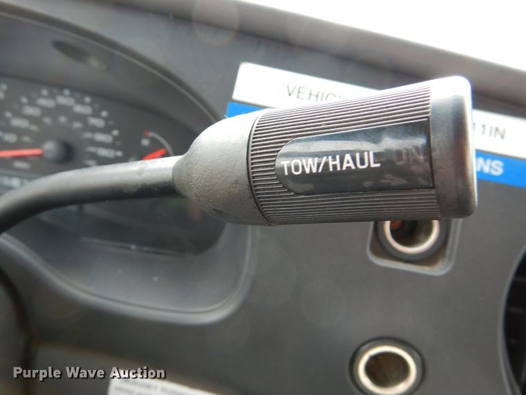 image for item DH5028 2006 Ford E350 Super Duty utility van