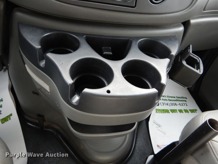 image for item DH5028 2006 Ford E350 Super Duty utility van