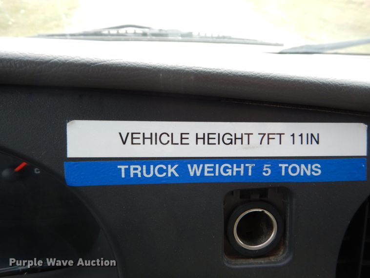 image for item DH5028 2006 Ford E350 Super Duty utility van