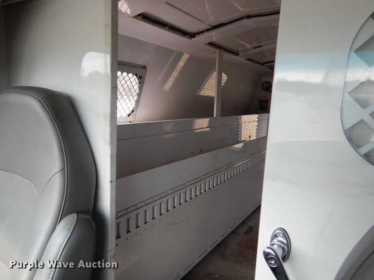 image for item DH5028 2006 Ford E350 Super Duty utility van