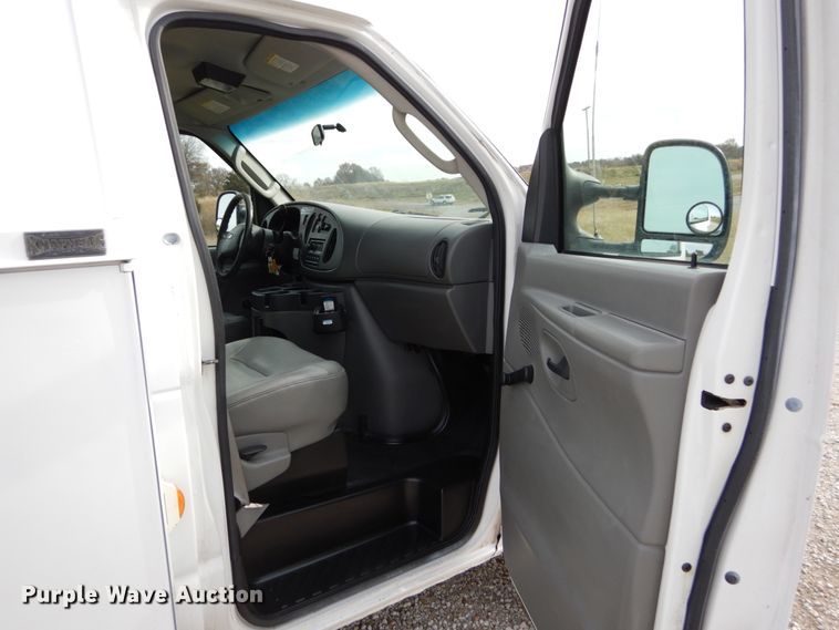 image for item DH5028 2006 Ford E350 Super Duty utility van