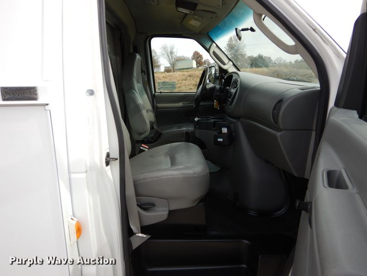 image for item DH5028 2006 Ford E350 Super Duty utility van