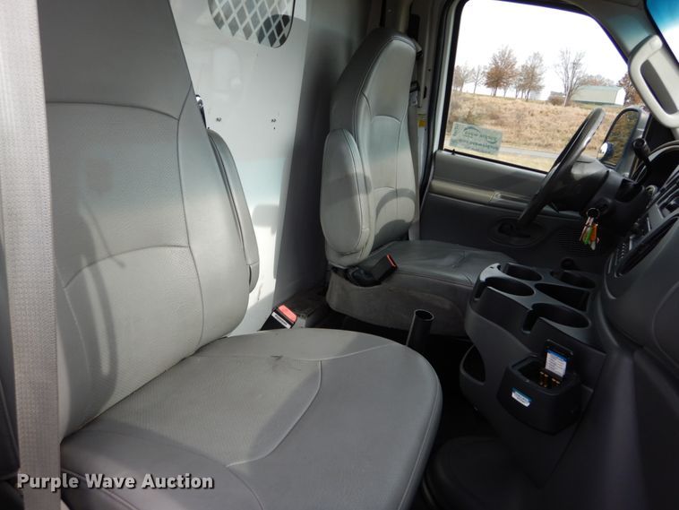 image for item DH5028 2006 Ford E350 Super Duty utility van