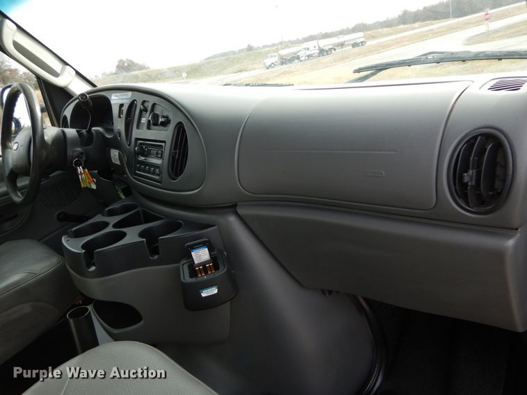 image for item DH5028 2006 Ford E350 Super Duty utility van