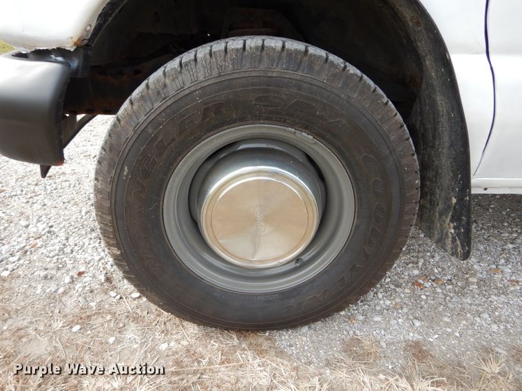 image for item DH5028 2006 Ford E350 Super Duty utility van