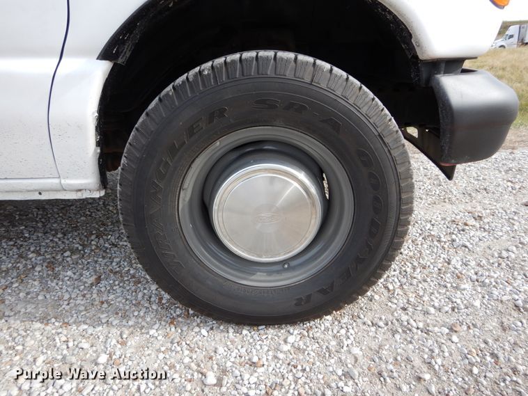 image for item DH5028 2006 Ford E350 Super Duty utility van