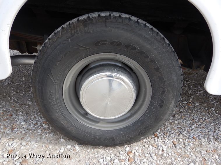 image for item DH5028 2006 Ford E350 Super Duty utility van