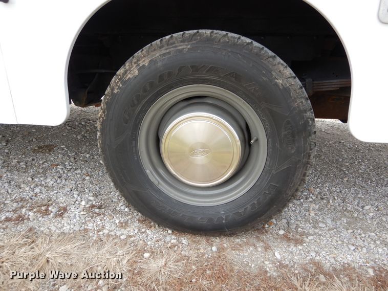 image for item DH5028 2006 Ford E350 Super Duty utility van