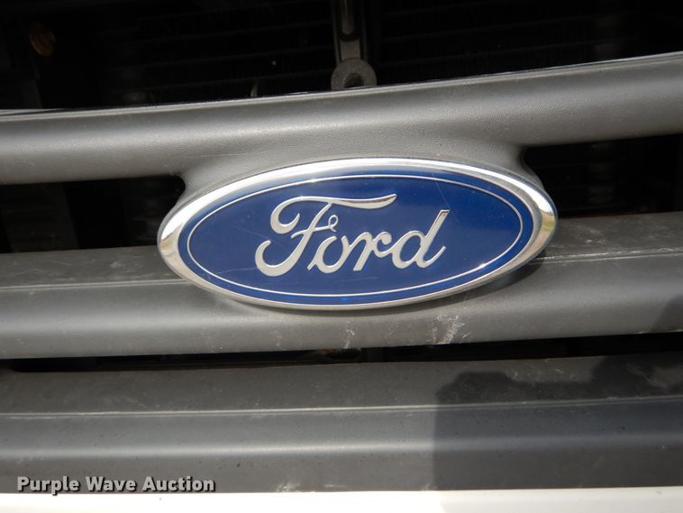 image for item DH5028 2006 Ford E350 Super Duty utility van