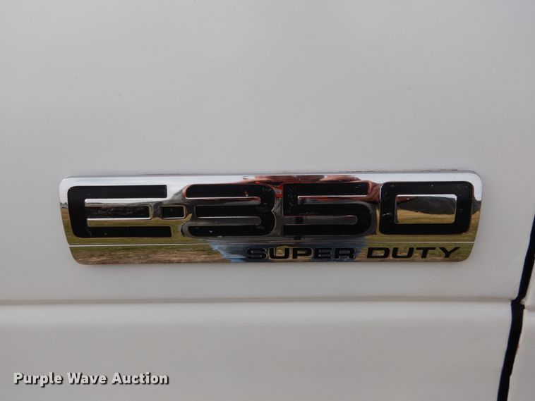 image for item DH5028 2006 Ford E350 Super Duty utility van