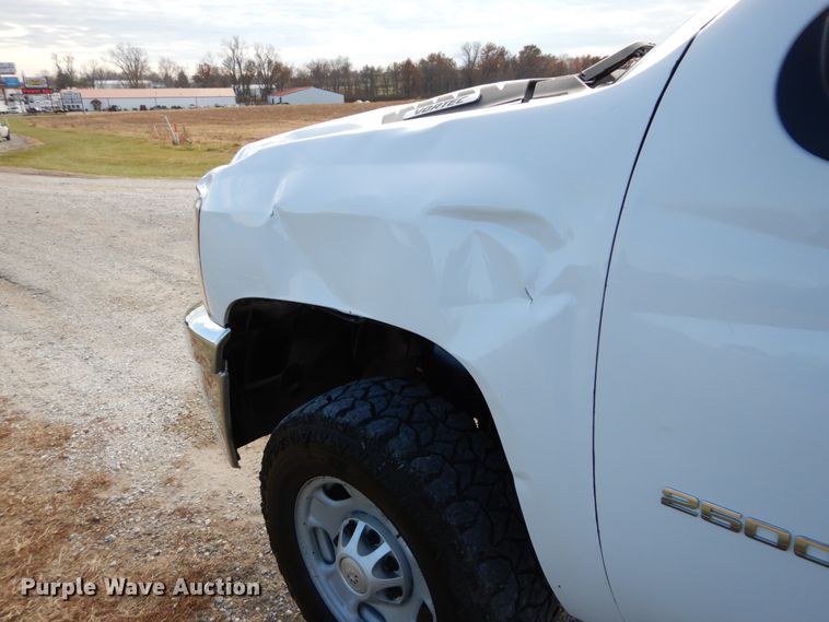 image for item DH5034 2013 Chevrolet Silverado 2500HD pickup truck