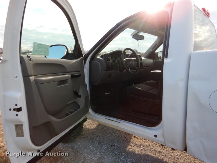 image for item DH5034 2013 Chevrolet Silverado 2500HD pickup truck
