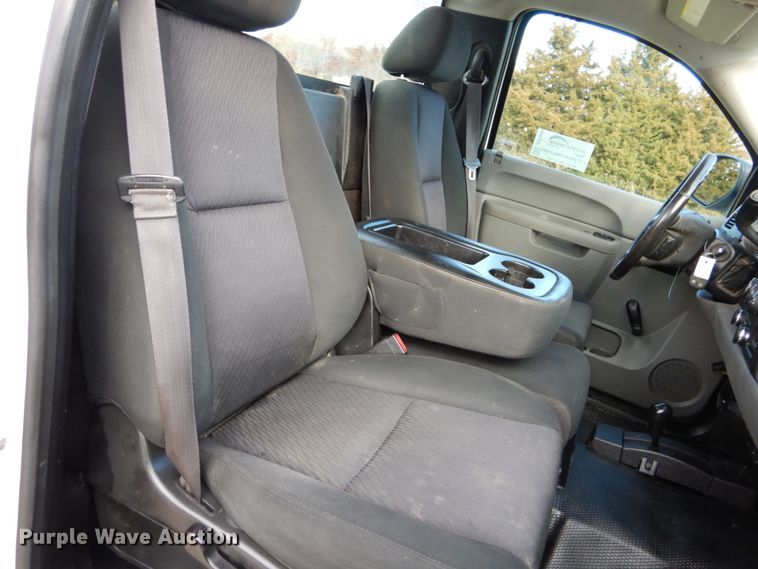 image for item DH5034 2013 Chevrolet Silverado 2500HD pickup truck