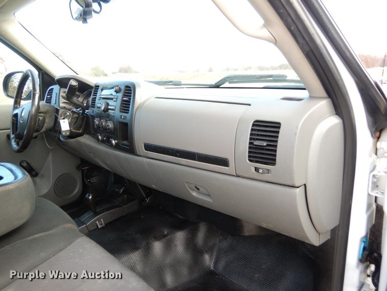 image for item DH5034 2013 Chevrolet Silverado 2500HD pickup truck