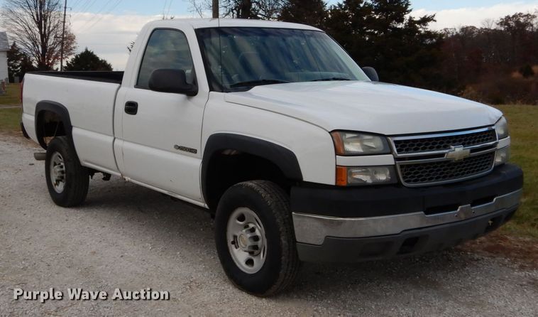 image for item DH5035 2005 Chevrolet Silverado 2500HD pickup truck