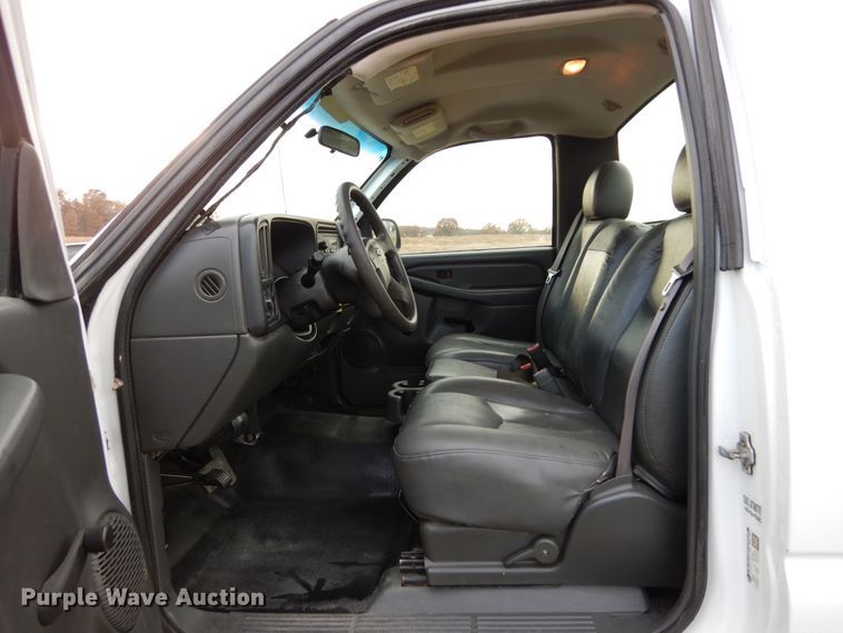 image for item DH5035 2005 Chevrolet Silverado 2500HD pickup truck