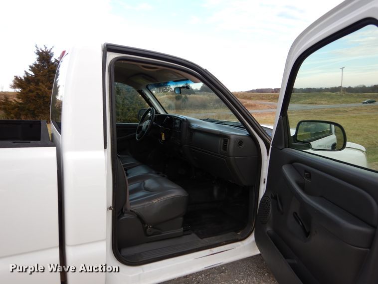 image for item DH5035 2005 Chevrolet Silverado 2500HD pickup truck