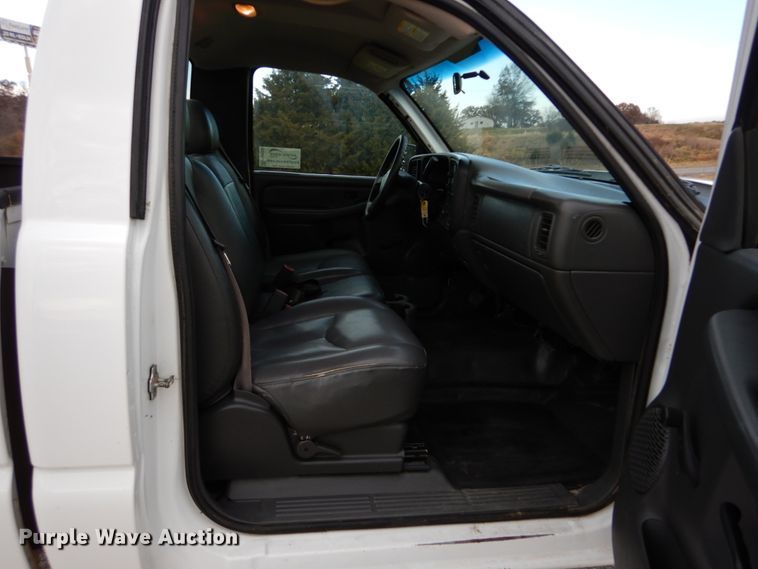 image for item DH5035 2005 Chevrolet Silverado 2500HD pickup truck