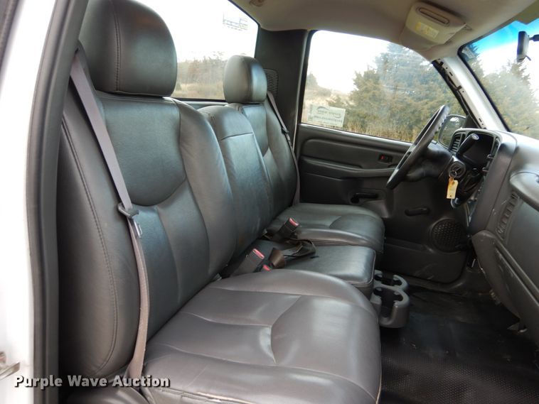 image for item DH5035 2005 Chevrolet Silverado 2500HD pickup truck