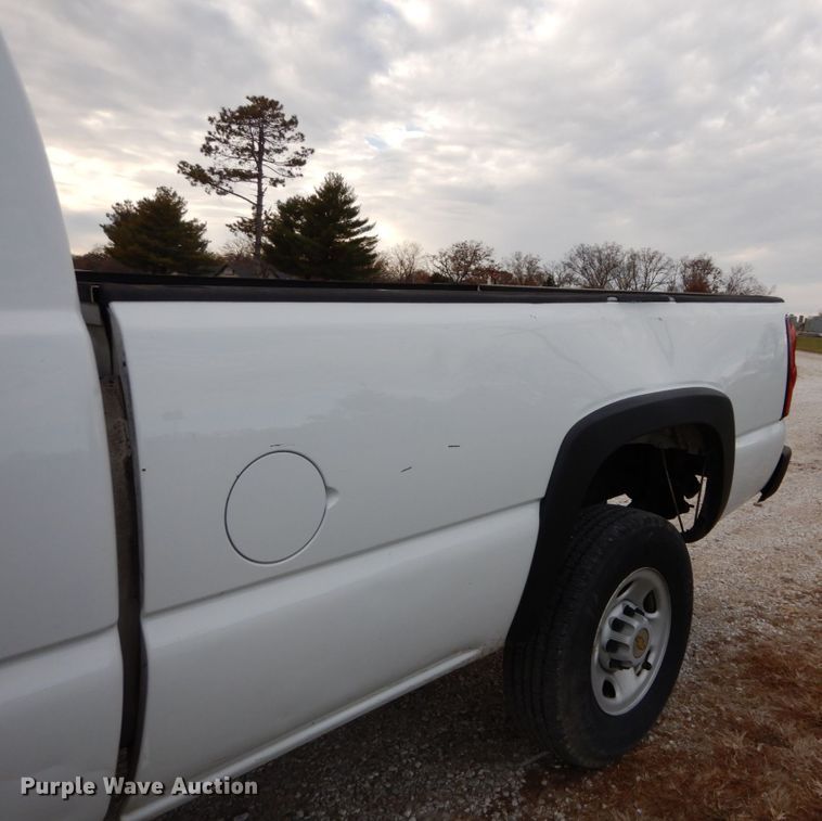 image for item DH5035 2005 Chevrolet Silverado 2500HD pickup truck