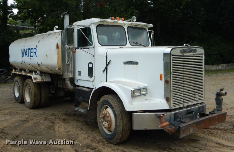 image for item DH6080 1988 Freightliner FLC tank truck