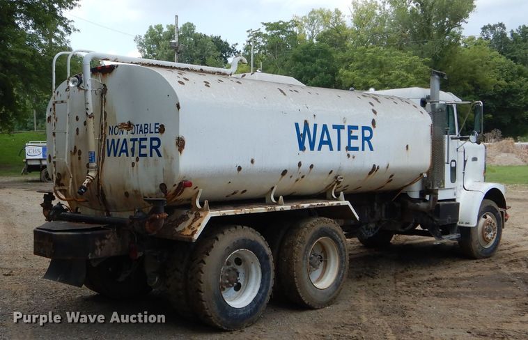 image for item DH6080 1988 Freightliner FLC tank truck