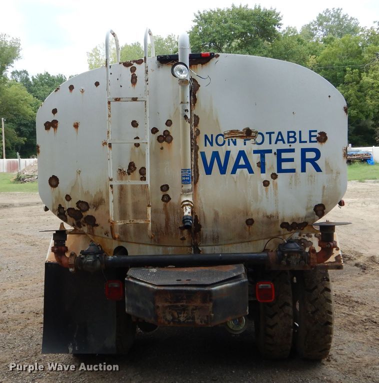 image for item DH6080 1988 Freightliner FLC tank truck