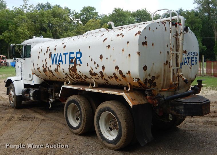 image for item DH6080 1988 Freightliner FLC tank truck