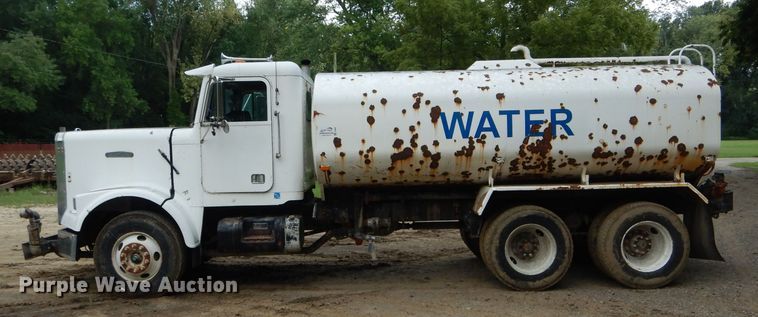 image for item DH6080 1988 Freightliner FLC tank truck