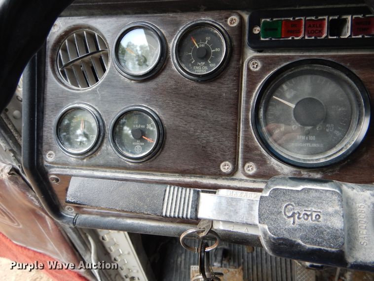 image for item DH6080 1988 Freightliner FLC tank truck