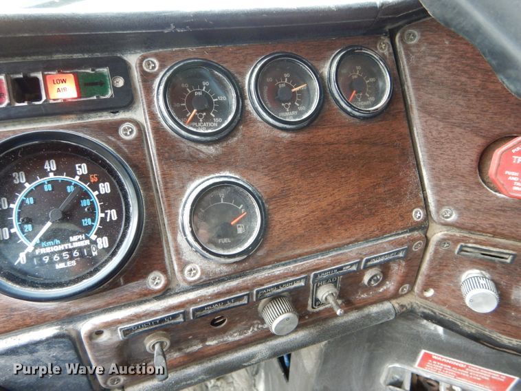 image for item DH6080 1988 Freightliner FLC tank truck