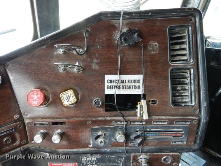 image for item DH6080 1988 Freightliner FLC tank truck