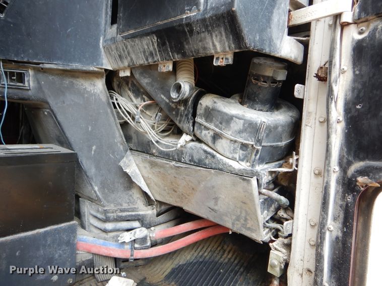 image for item DH6080 1988 Freightliner FLC tank truck