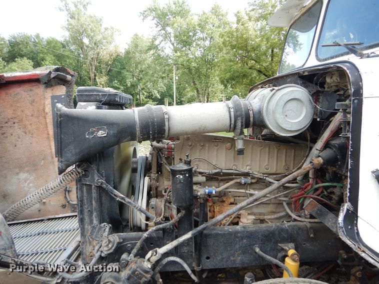 image for item DH6080 1988 Freightliner FLC tank truck