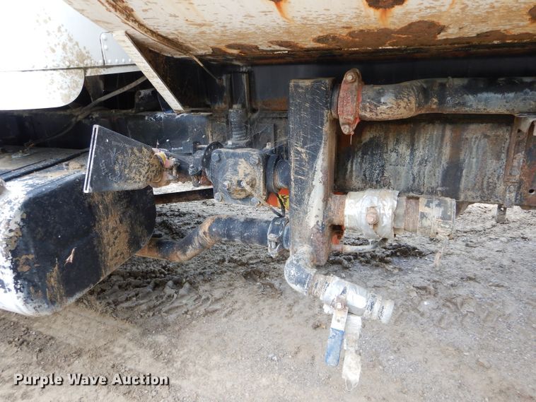 image for item DH6080 1988 Freightliner FLC tank truck